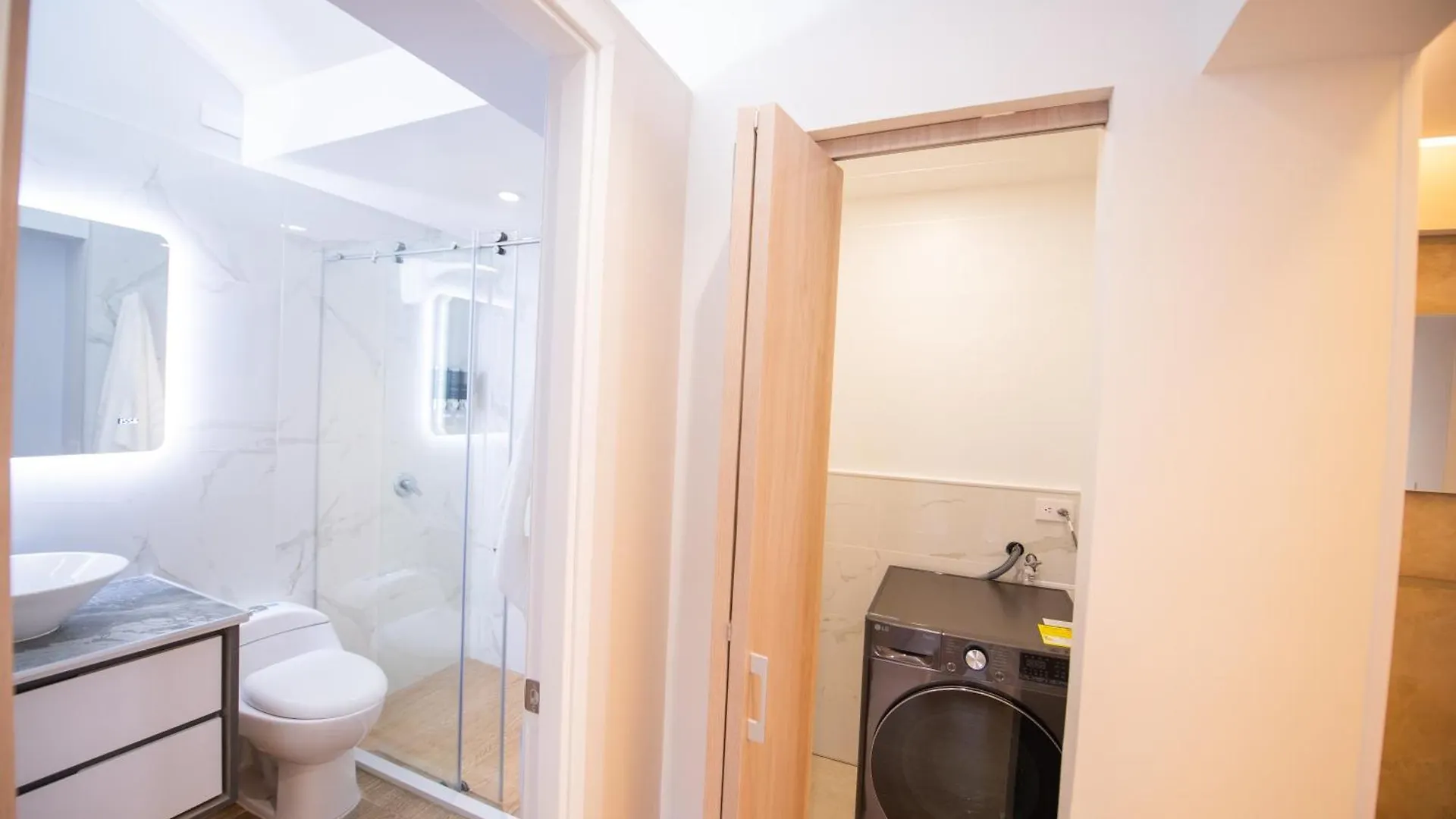 Apart Suites Stay Alhambra Bogotá 0*,  Kolombiya